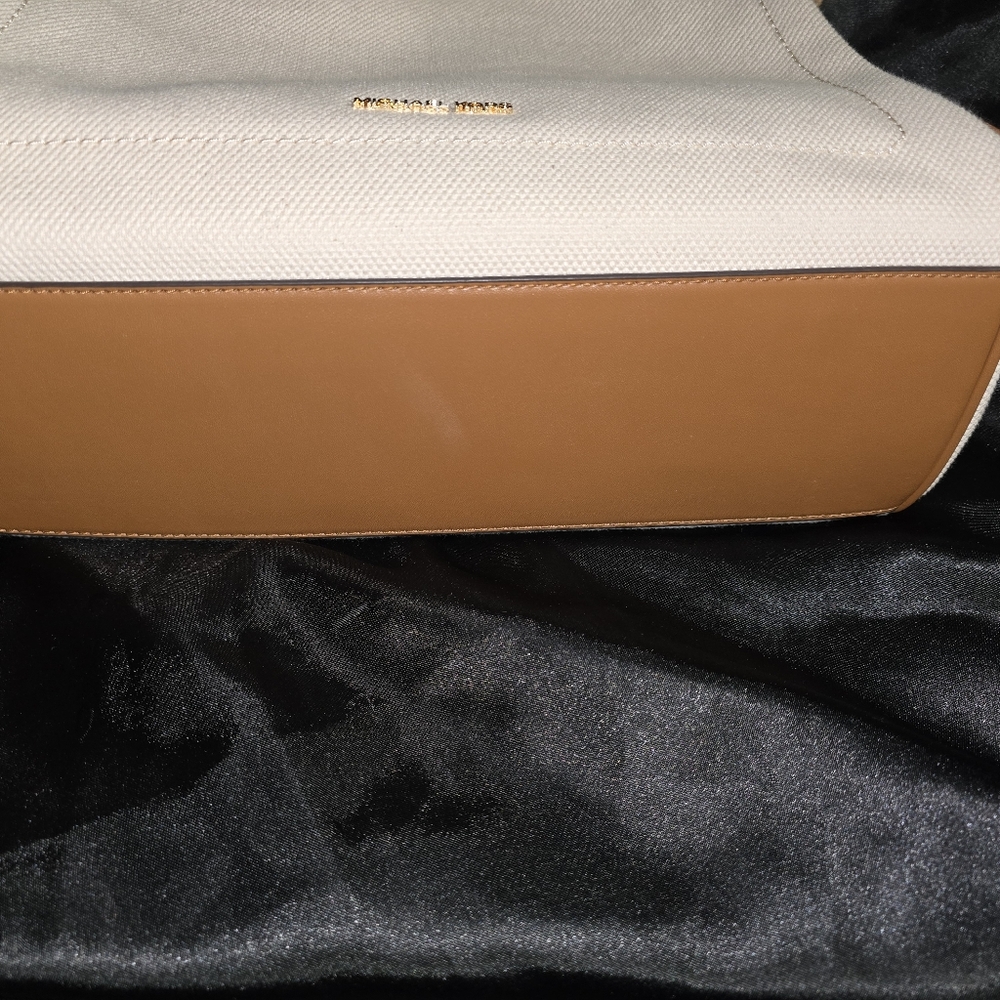 Michael Kors purse - Picture 4 of 5